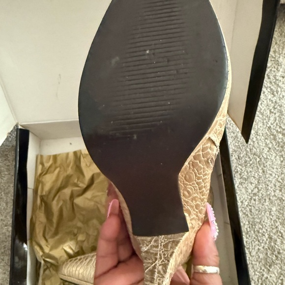 Leather short boot Colin Stuart size 9B 5” heel with 1/2 platform - Picture 2 of 6